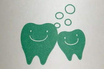 歯科 備え付けのコップ 歯のキャラクター かわいい 2.jpg